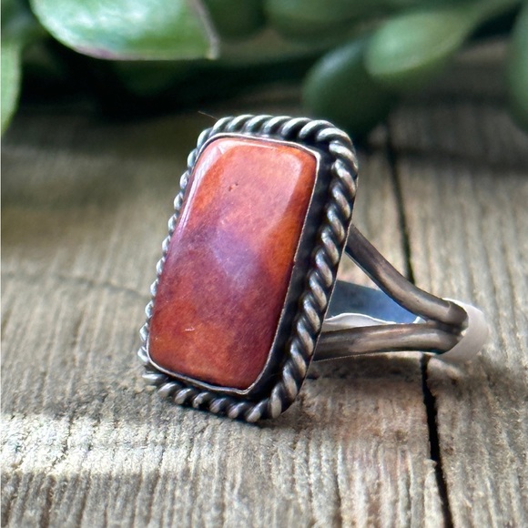 Navajo Sterling Silver Spiny Oyster - Picture 2 of 16